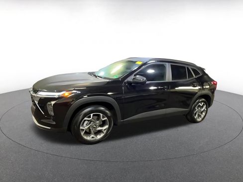 Used 2025 Chevrolet Trax LT image 8