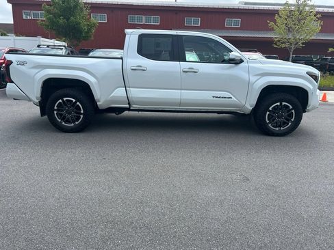Used 2024 Toyota Tacoma TRD Sport w/ TRD Sport Upgrade Package AWD/4WD image 2