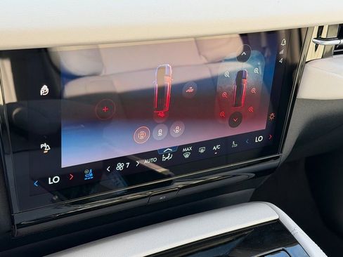 New 2026 Lincoln Navigator Reserve AWD/4WD image 16