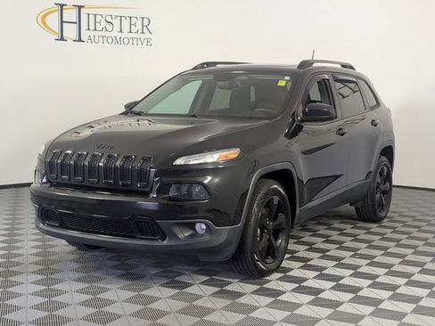 Used 2016 Jeep Cherokee Latitude w/ Comfort/Convenience Group AWD/4WD image 4