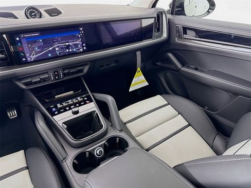 Used 2026 Porsche Cayenne Turbo image 26