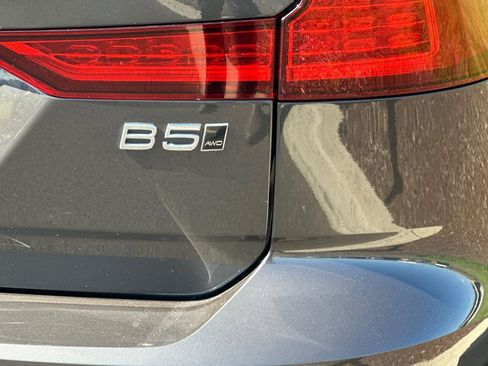 Used 2025 Volvo V60 B5 Cross Country Plus AWD/4WD image 32