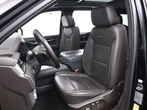 Used 2023 GMC Yukon XL Denali AWD/4WD image 12