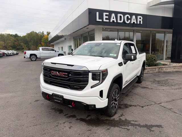 Used 2024 GMC Sierra 1500 AT4 w/ Technology Package AWD/4WD image 1