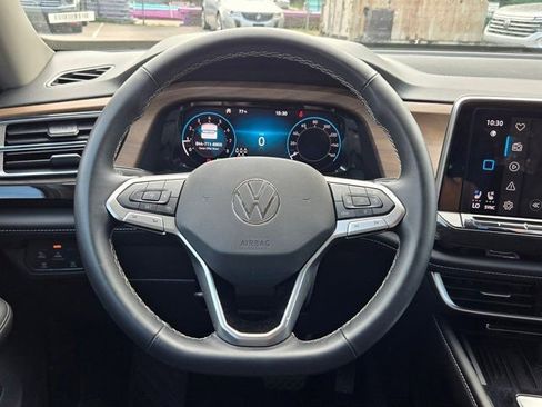 Used 2025 Volkswagen Atlas SE image 22