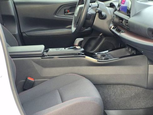 Used 2026 Toyota Prius Plug-In Hybrid image 19