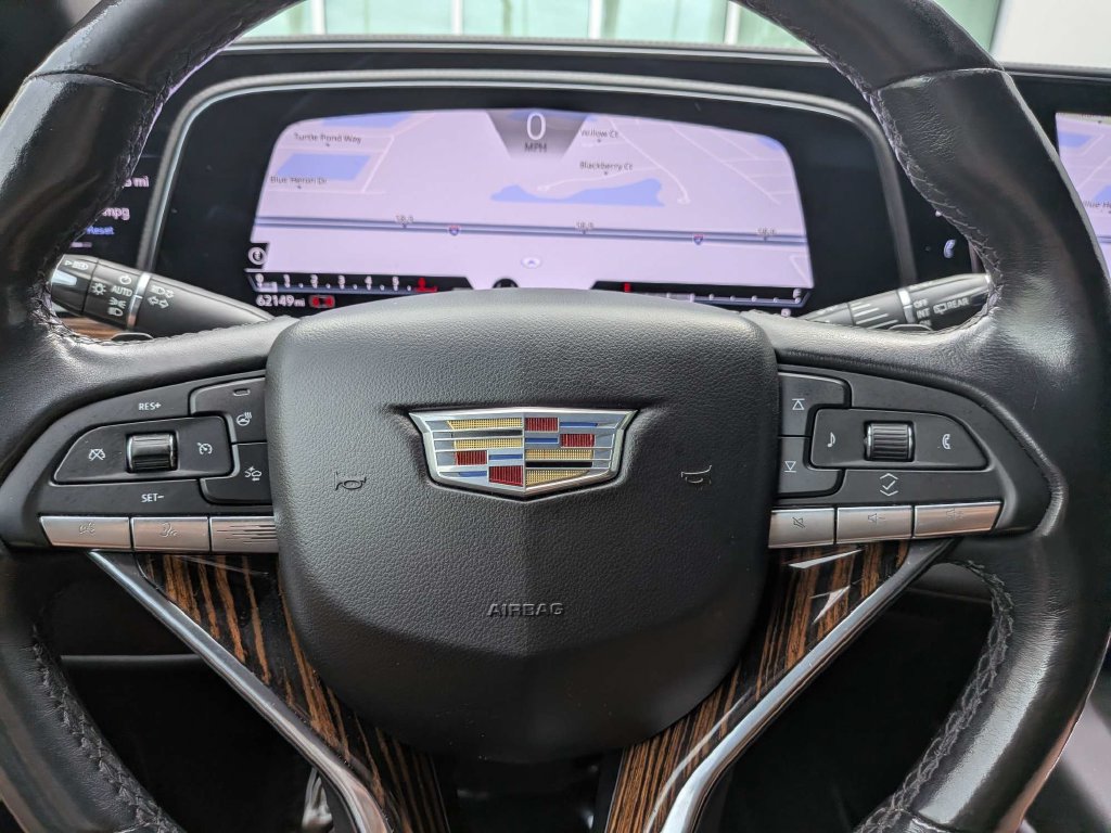 Used 2022 Cadillac Escalade Luxury w/ LPO, Floor Liner Package AWD/4WD image 27