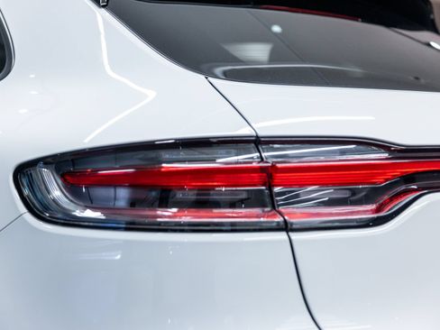 Used 2024 Porsche Macan AWD/4WD image 23