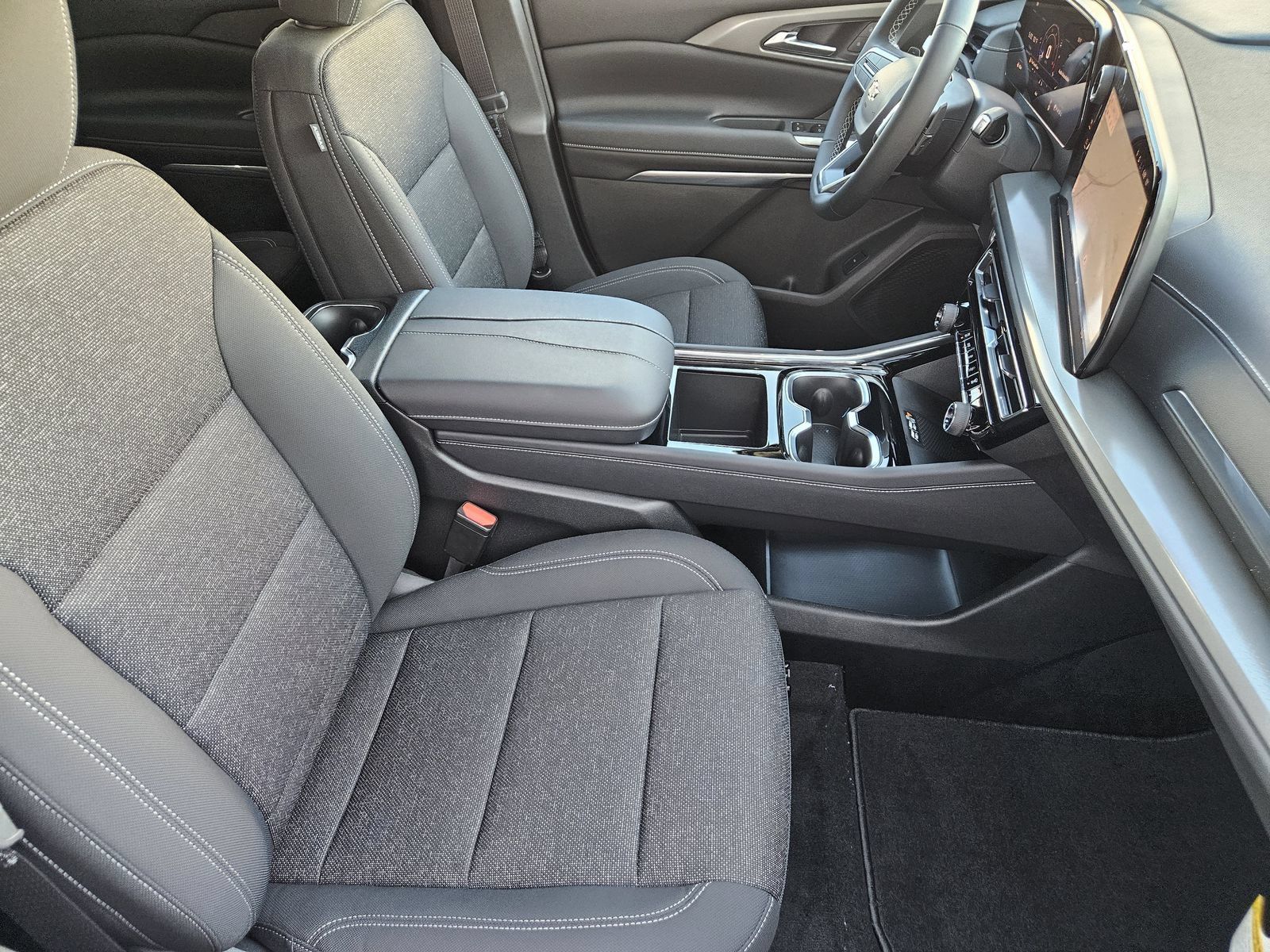 New 2027 Chevrolet Traverse LT w/ Midnight/Sport Edition FWD image 15