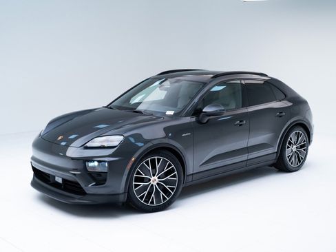 Certified 2025 Porsche Macan Electric image 1