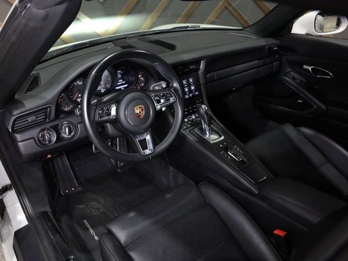 Used 2018 Porsche 911 Targa 4S image 5