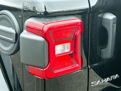 Certified 2025 Jeep Wrangler Sahara image 9