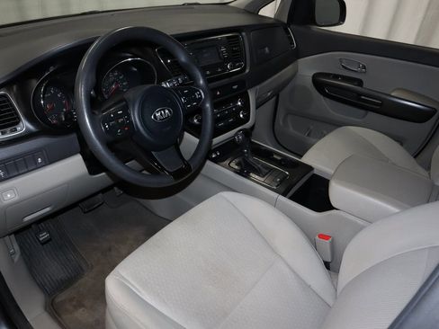 Used 2016 Kia Sedona LX image 23
