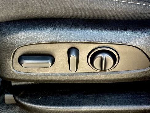 Used 2023 Chevrolet Traverse LT image 11