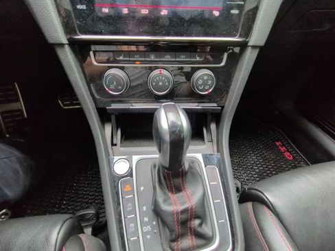 Used 2020 Volkswagen GTI SE FWD image 21