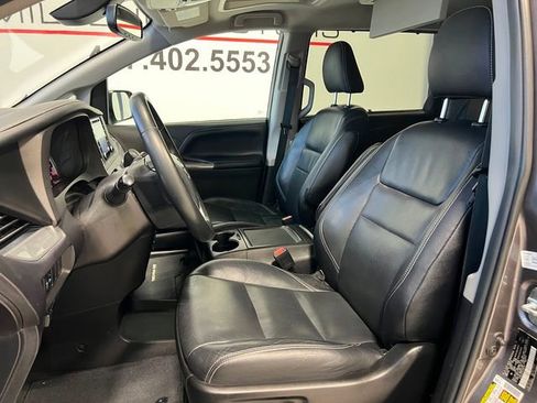 Used 2019 Toyota Sienna SE Premium image 22