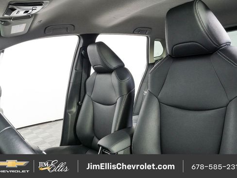 Used 2025 Toyota Corolla Cross XLE FWD image 5