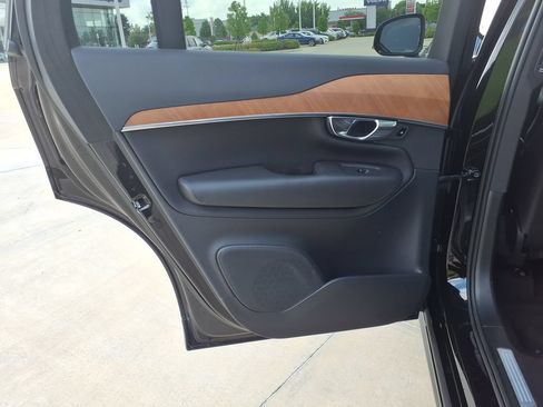 Certified 2023 Volvo XC90 B6 Plus w/ Protection Package Premier AWD/4WD image 17