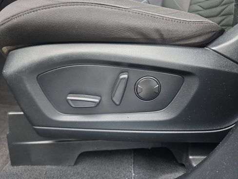Used 2021 Ford Explorer XLT RWD image 16