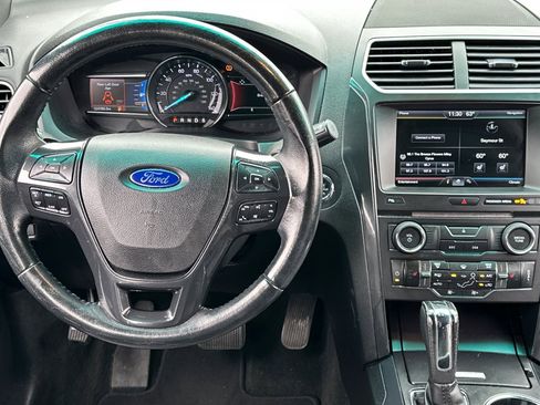 Used 2016 Ford Explorer XLT w/ Equipment Group 202A image 13