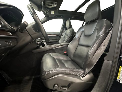Used 2019 Volvo XC90 T6 Momentum w/ Protection Package Premier image 9