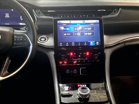 Used 2022 Jeep Grand Cherokee L Limited w/ Luxury Tech Group II image 19