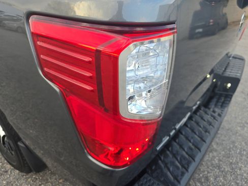 Used 2021 Nissan Titan SV w/ SV Convenience Package image 36