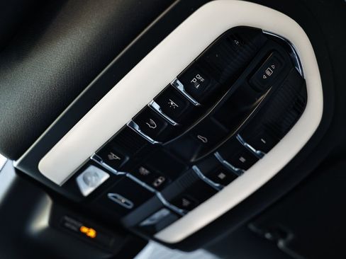 Used 2024 Porsche Macan GTS image 40