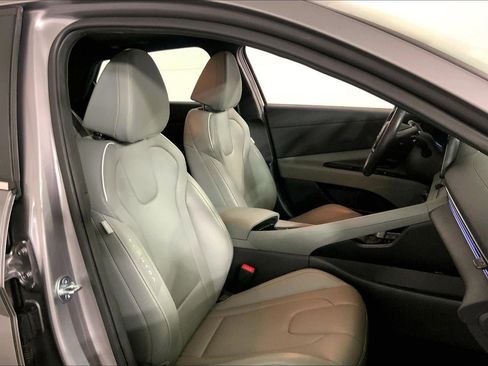 Used 2025 Hyundai Elantra Limited FWD image 7