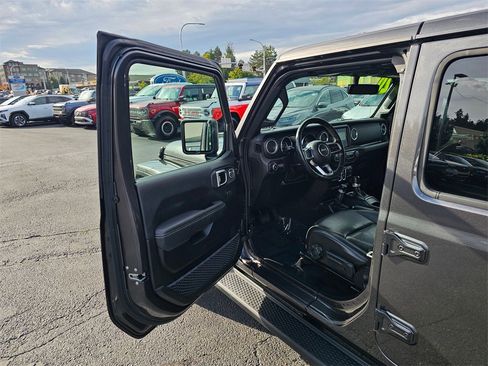Used 2020 Jeep Wrangler Unlimited Sahara image 18