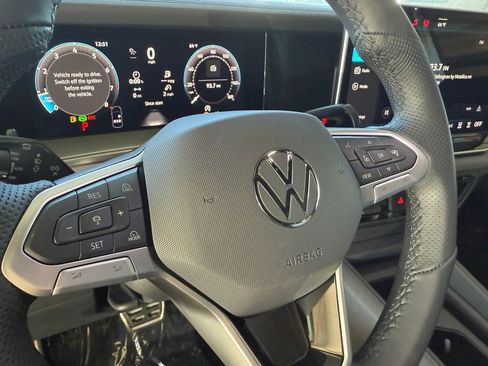 New 2026 Volkswagen Tiguan SE R-Line FWD image 16