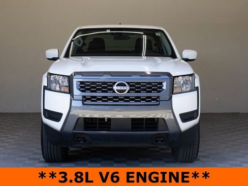 Used 2025 Nissan Frontier SV image 4