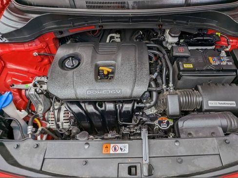 Used 2025 Kia Soul LX w/ LX Technology Package FWD image 7