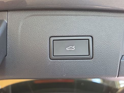 Used 2025 Volkswagen Atlas SE FWD image 42