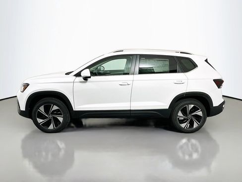New 2026 Volkswagen Taos SE image 4