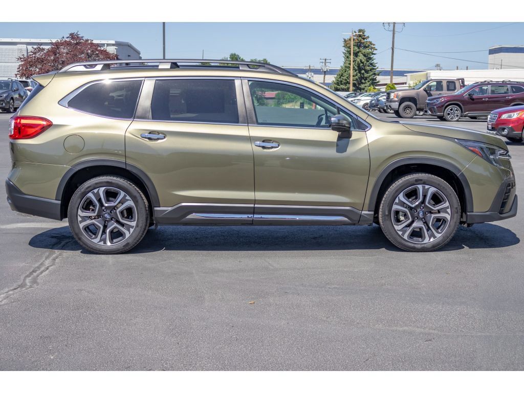 Used 2023 Subaru Ascent Touring AWD/4WD image 2