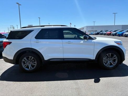Used 2024 Ford Explorer XLT w/ Equipment Group 202A RWD image 8