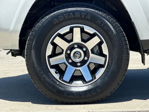 Used 2022 Toyota 4Runner TRD Off-Road Premium AWD/4WD image 26