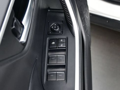 Used 2022 Toyota RAV4 XLE AWD/4WD image 10