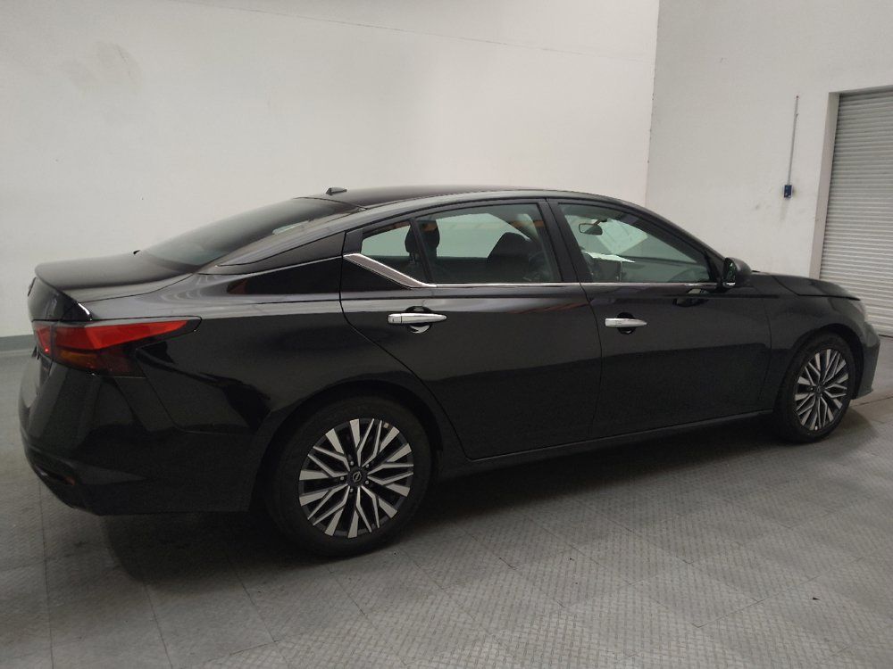 Used 2025 Nissan Altima 2.5 SV FWD image 10