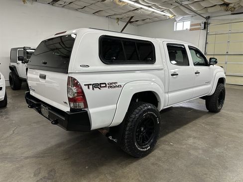 Used 2015 Toyota Tacoma 4x4 Double Cab w/ TRD Off-Road Package image 3