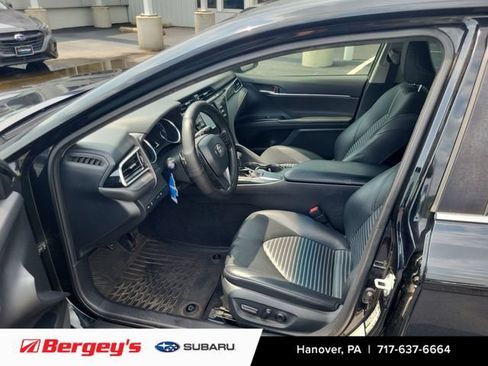 Used 2018 Toyota Camry SE w/ Moonroof Package FWD image 7