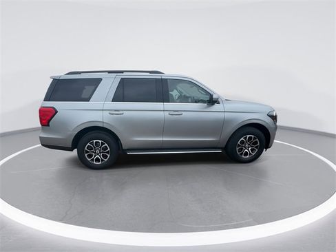 Used 2023 Ford Expedition XLT image 12