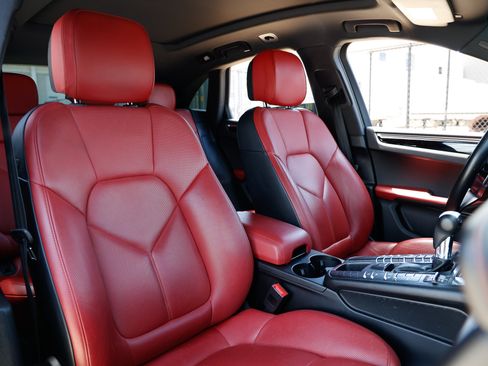 Used 2019 Porsche Macan AWD/4WD image 19