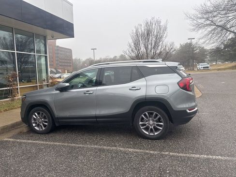 Used 2023 GMC Terrain SLT w/ LPO, Floor Liner Package image 8