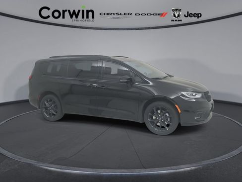 New 2026 Chrysler Pacifica Limited image 1