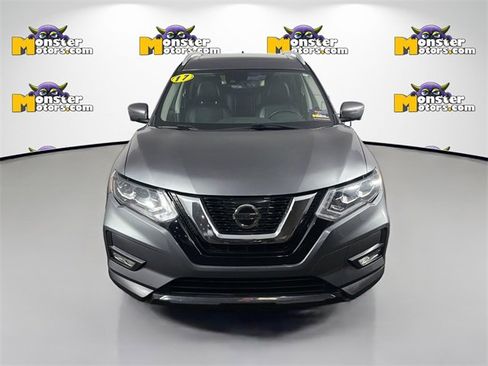 Used 2017 Nissan Rogue SL image 2