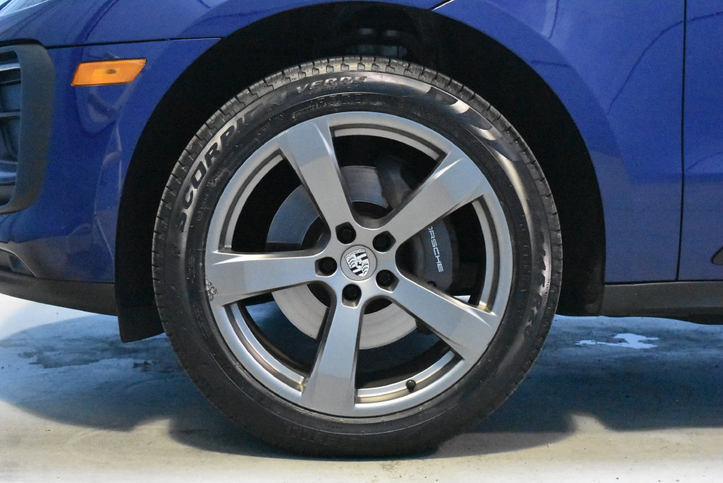 Used 2022 Porsche Macan AWD/4WD image 30