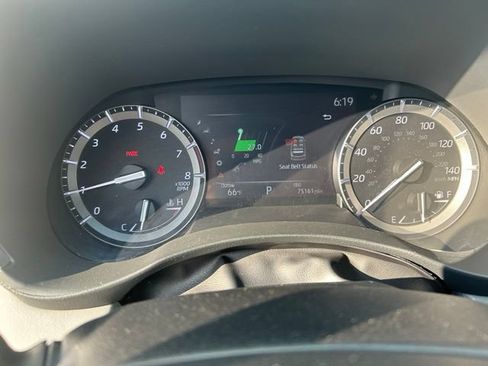 Used 2020 Toyota Highlander XLE AWD/4WD image 20