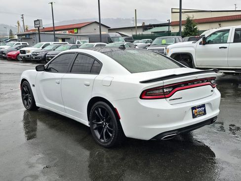 Used 2017 Dodge Charger R/T w/ Plus Group RWD image 5